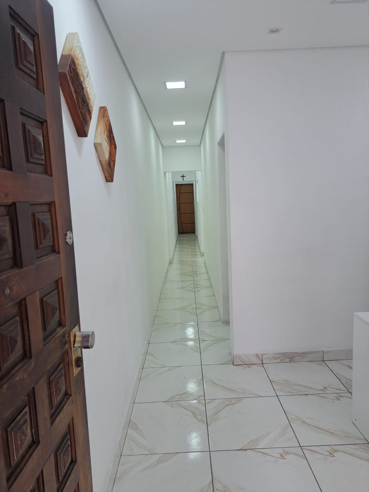 Entrada e corredor da clínica